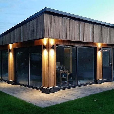 Luxe Recreatie Bungalow No 10 Scherpenisse Kültér fotó